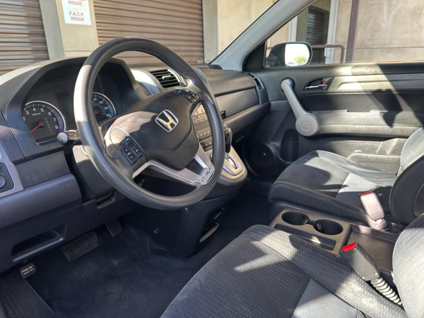 2007 Blue /Gray Honda CR-V EX 4WD AT (JHLRE48577C) with an 2.4L L4 DOHC 16V engine, 5-Speed Automatic Overdrive transmission, located at 30 S. Berkeley Avenue, Pasadena, CA, 91107, (626) 248-7567, 34.145447, -118.109398 - 4WD! This 2007 Honda CR-V EX 4WD looks and drives good. Don't let bad credit or financial setbacks hold you back from owning a dependable vehicle. At our BHPH dealership, we're here to make the car-buying process as smooth and stress-free as possible. We invite you to visit our dealership in Pasa - Photo#9